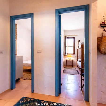 Haus In Sant Antioco Mit Ueberdachtem Parkplatz