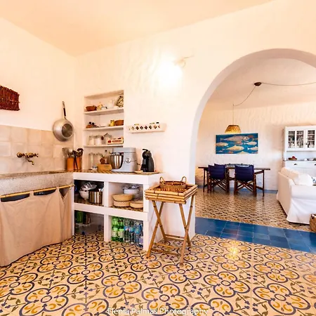 Haus In Sant Antioco Mit Ueberdachtem Parkplatz