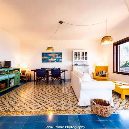 Haus In Sant Antioco Mit Ueberdachtem Parkplatz