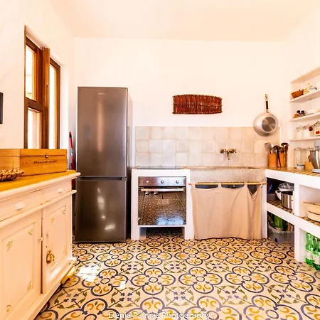 Haus In Sant Antioco Mit Ueberdachtem Parkplatz *