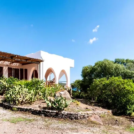Haus In Sant Antioco Mit Ueberdachtem Parkplatz * Crisionis
