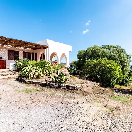 Haus In Sant Antioco Mit Ueberdachtem Parkplatz